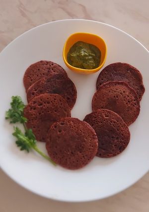 મીલેટ મિની ઉત્તપમ(Millet mini uttapam recipe in Gujarati) રેસીપી મુખ્ય ફોટો