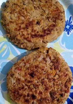 Una foto de Hamburguesas de lentejas, arroz y vegetales