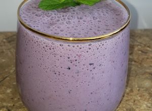 Una foto de Smoothie o Batido de frutos del bosque