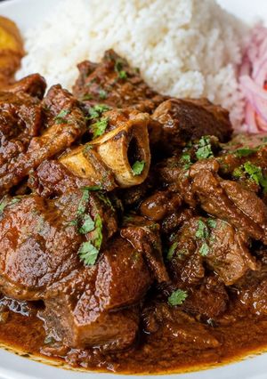 Una foto de Seco de chivo ecuatoriano