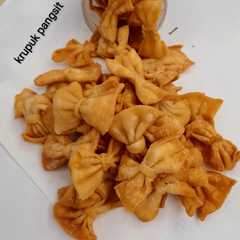 A picture of Krupuk pangsit.
