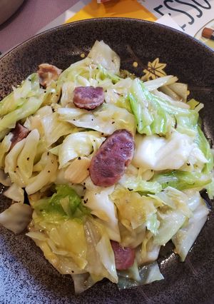 臘腸高麗菜 的食譜成品照片