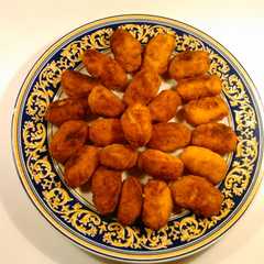 Una foto de Croquetas de pollo y huevo duro