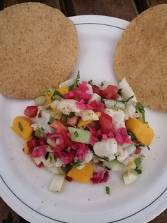 Una foto de Ceviche de pescado con mango