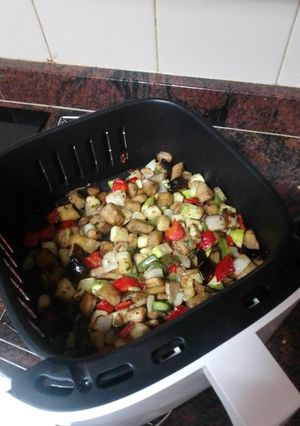 Una foto de Menestra de verduras y setas en freidora de aire