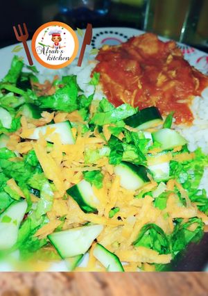 A picture of Shinkafa da miya da salad.