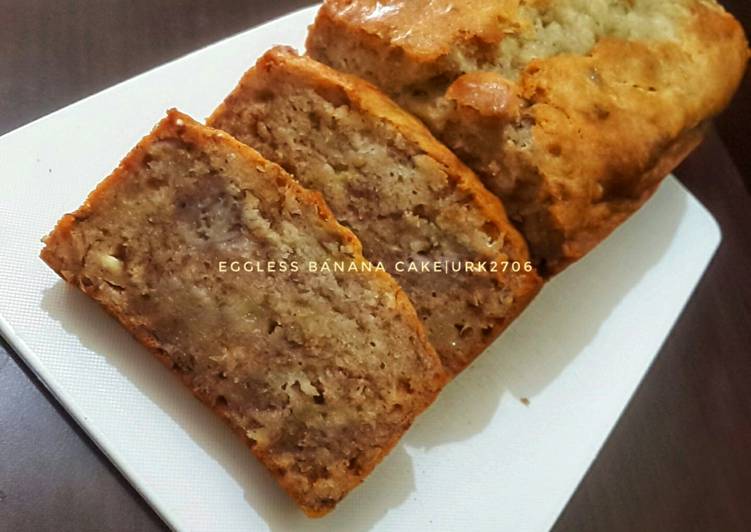 Eggless banana cake