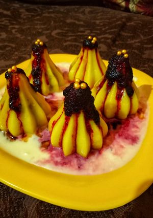 अल्टिमेट मोदक (modak recipe in marathi) रेसिपी चे मुख्य फोटो 