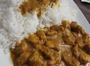 Foto principal de ¡Pollo al curry con leche de coco y arroz basmati! 🍛