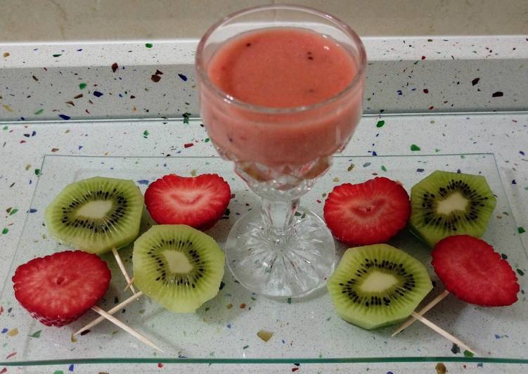Smoothie de fresas y kiwis
