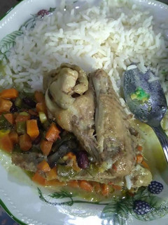 A picture of Curry sauce with boiled rice and chicken.