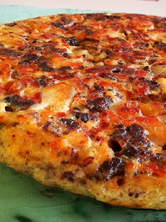 Una foto de Tortilla de patatas, cebolla y morcilla