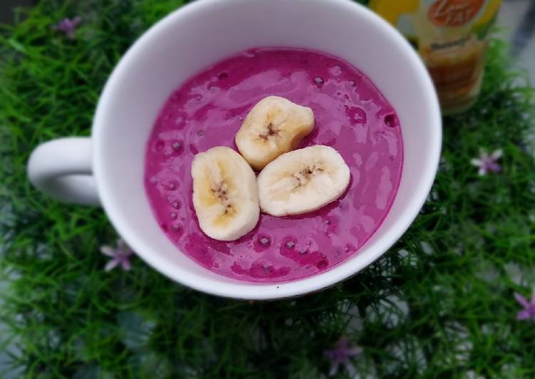 Cara Gampang Menyiapkan Banana dragon fruit smoothie Anti Gagal