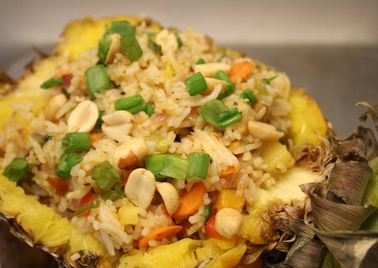 How to Make Yummy Thai Pineapple Fried Rice