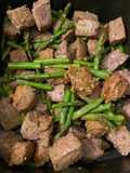 Spicy steak bites with asparagus