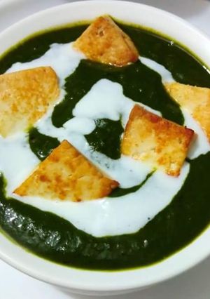 A picture of Palak Paneer.