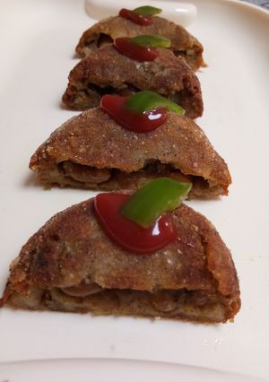 A picture of Fried Kidney Beans Fox Nut Potato Pockets.