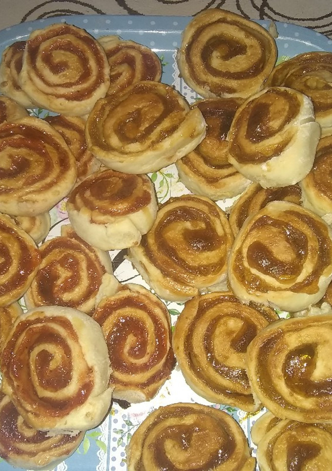 Una foto de Arrolladitos de dulce de batata y membrillo