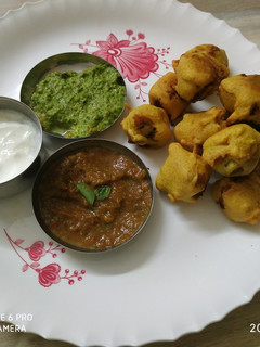 બટેટા વડા (potato vada recipe in Gujarati) રેસીપી મુખ્ય ફોટો