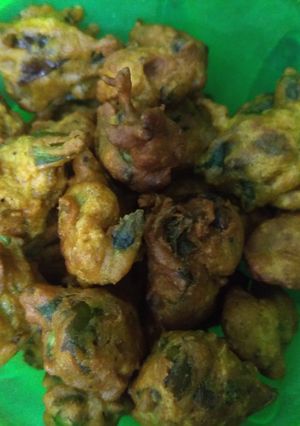 पालक के पकौड़े (palak ke pakode recipe in Hindi) रेसिपी मुख्य फोटो