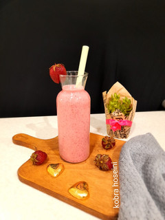 عکسی از دستور میلک شیک توت فرنگی🍓🍓