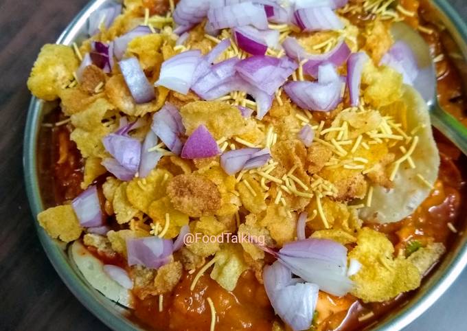 Ghugni, Aloochop Chaat