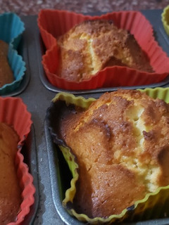 Una foto de Mini tortas de naranja😋#mercado