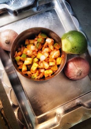 કેરી,ડુગળી નુ સલાડ(mango,onian salad recipe in gujrati) રેસીપી મુખ્ય ફોટો