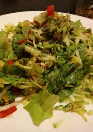 Una foto de Ensalada keto vegan detox
