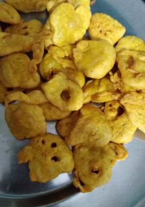 A picture of Kadhi Pakoda.