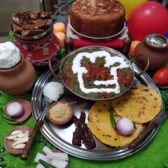 A picture of Punjabi Saag -Makki Ki Roti.