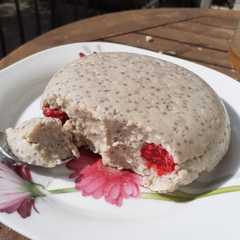 A picture of Porridge pudding fraise et framboise.