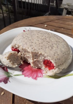 Une photo de Porridge pudding fraise et framboise