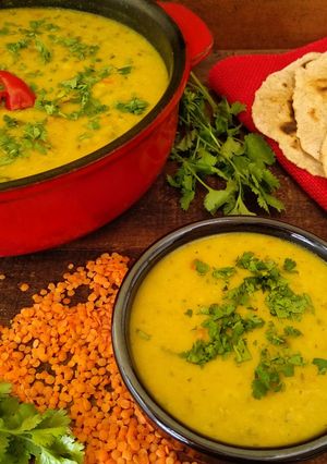 Una foto de Masoor dal {receta india de lentejas naranjas}