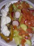 Canoas de plátano con carne y yogurt griego