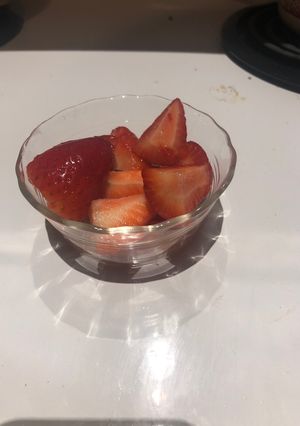 A picture of Le sucre a couvert des fraises.