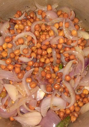 चना प्याज (Chana pyaz recipe in hindi) रेसिपी मुख्य फोटो