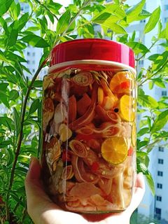 Hình của món Tai heo ngâm sả tắc.