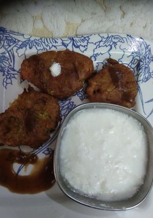 A picture of Vegi Tikki with Curd.