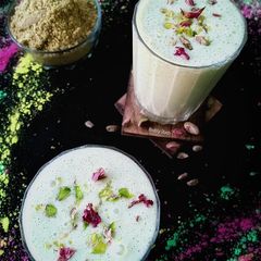 A picture of Thandai pista Lassi.