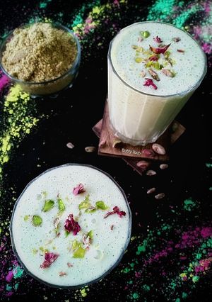 A picture of Thandai pista Lassi.