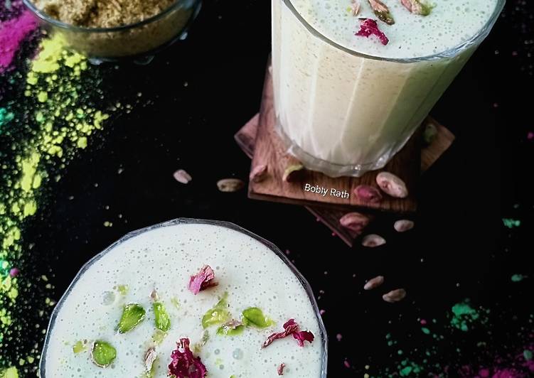 Recipe of Favorite Thandai pista Lassi