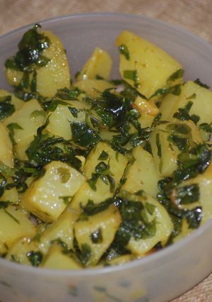 A picture of Aloo(potato) Methi(fenugreek leaves).