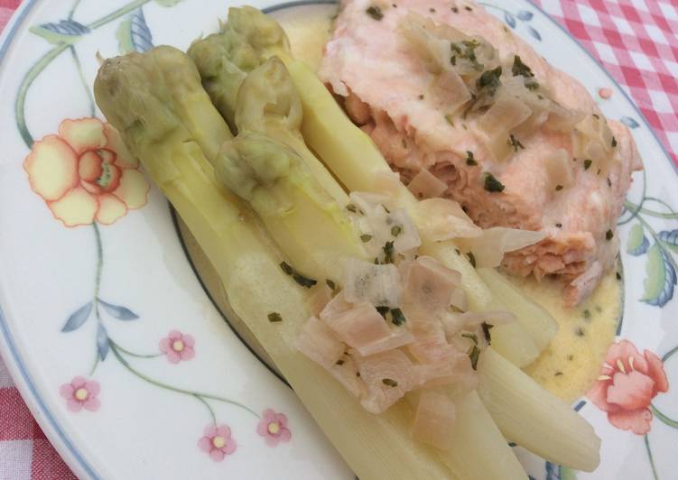 Nos 5 Meilleures Recettes de Pavé de Saumon aux Asperges sauce au beurre blanc