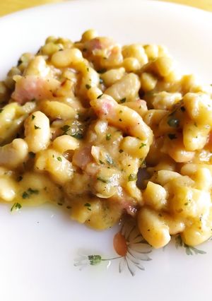 A picture of White Beans with Bacon.