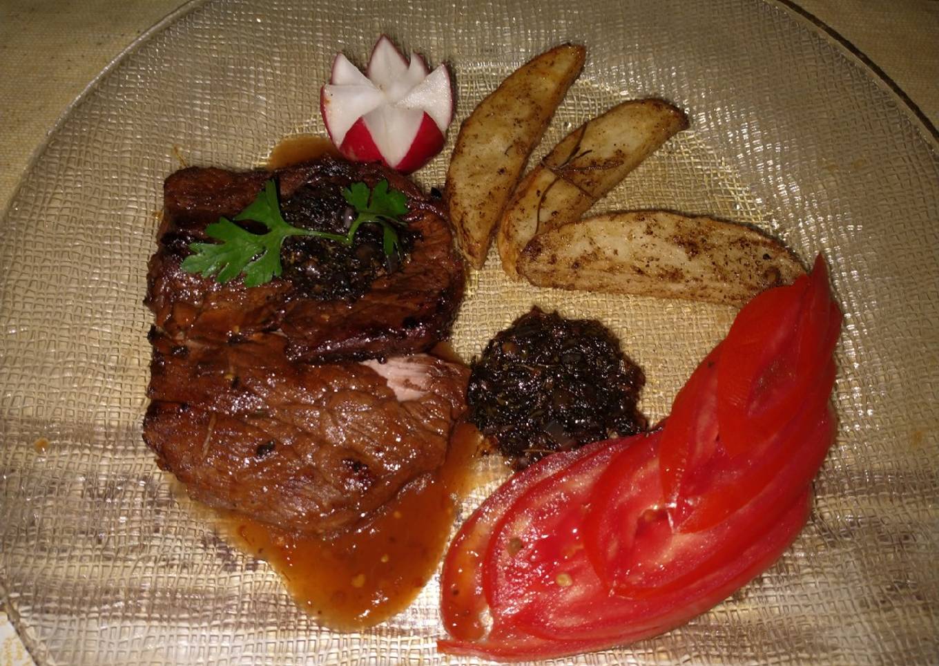 Filete al perejil con papas rústicas
