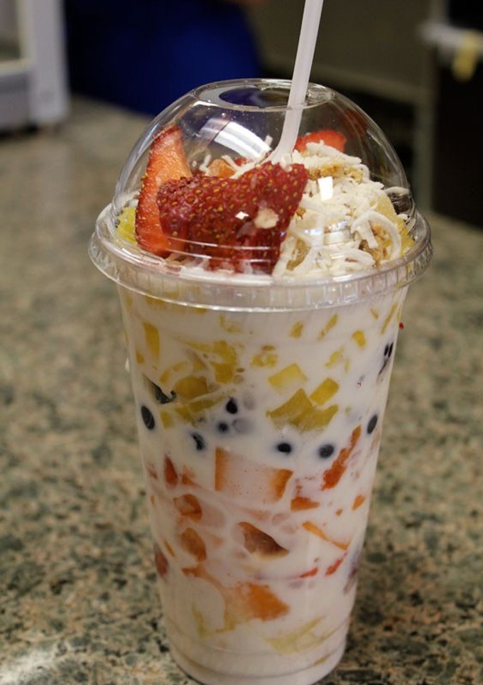 Una foto de Biónico con fruta y yogurt