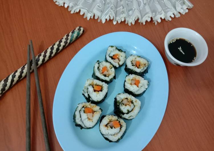 Bagaimana Menyiapkan Sushi roll, Lezat