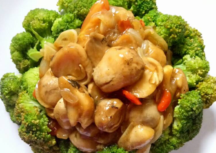 Braised Mushroom w/ Broccoli &amp;Oyster Sauce (Jamur Brokoli Tiram)