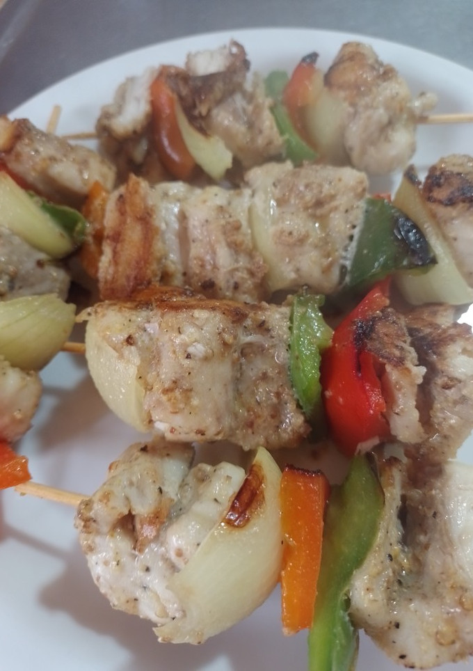 Una foto de Brochets o pinchos de atún 🐟